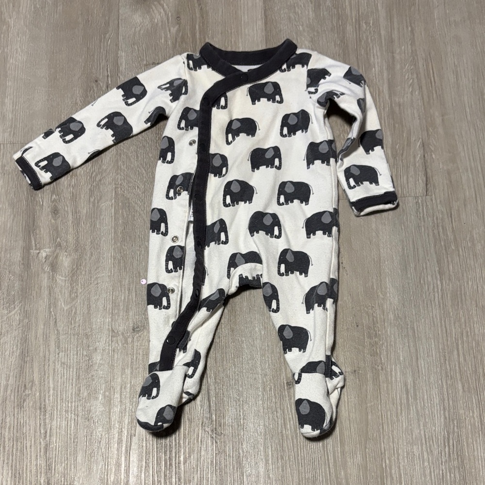 Tea Collection Elephant Print Footie - Black and White